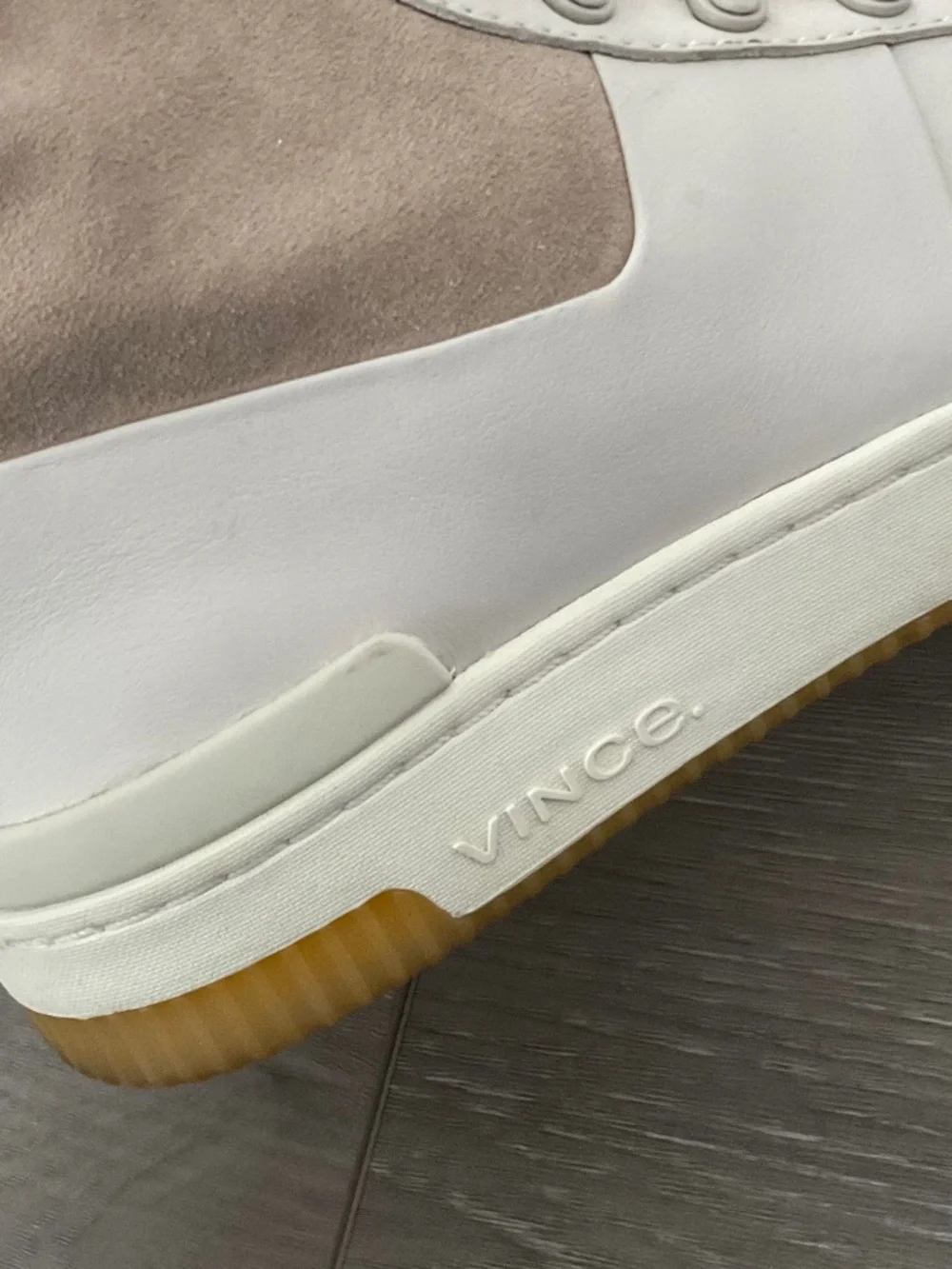 VINCE Rowan High Top Sneaker in Premium Cream Leather/ Suede Size 7.5 LIKE NEW